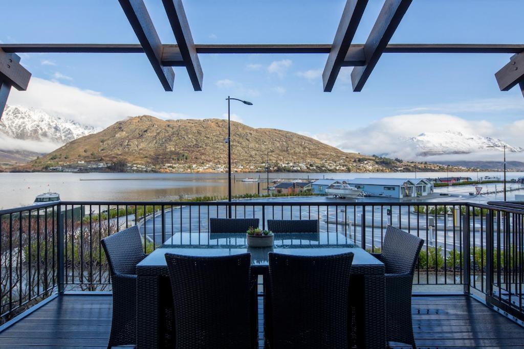 Absolute Lakefront Location - 3 Bedroom Apartment Queenstown Exterior photo