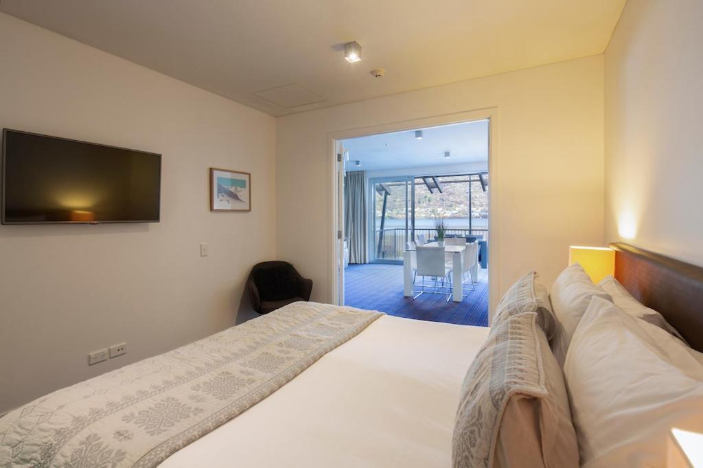 Absolute Lakefront Location - 3 Bedroom Apartment Queenstown Exterior photo
